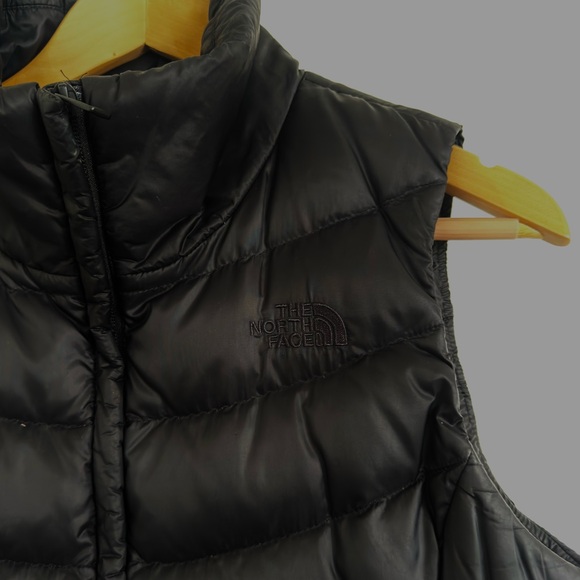 The North Face 550 Black Down Vest - Picture 2 of 7